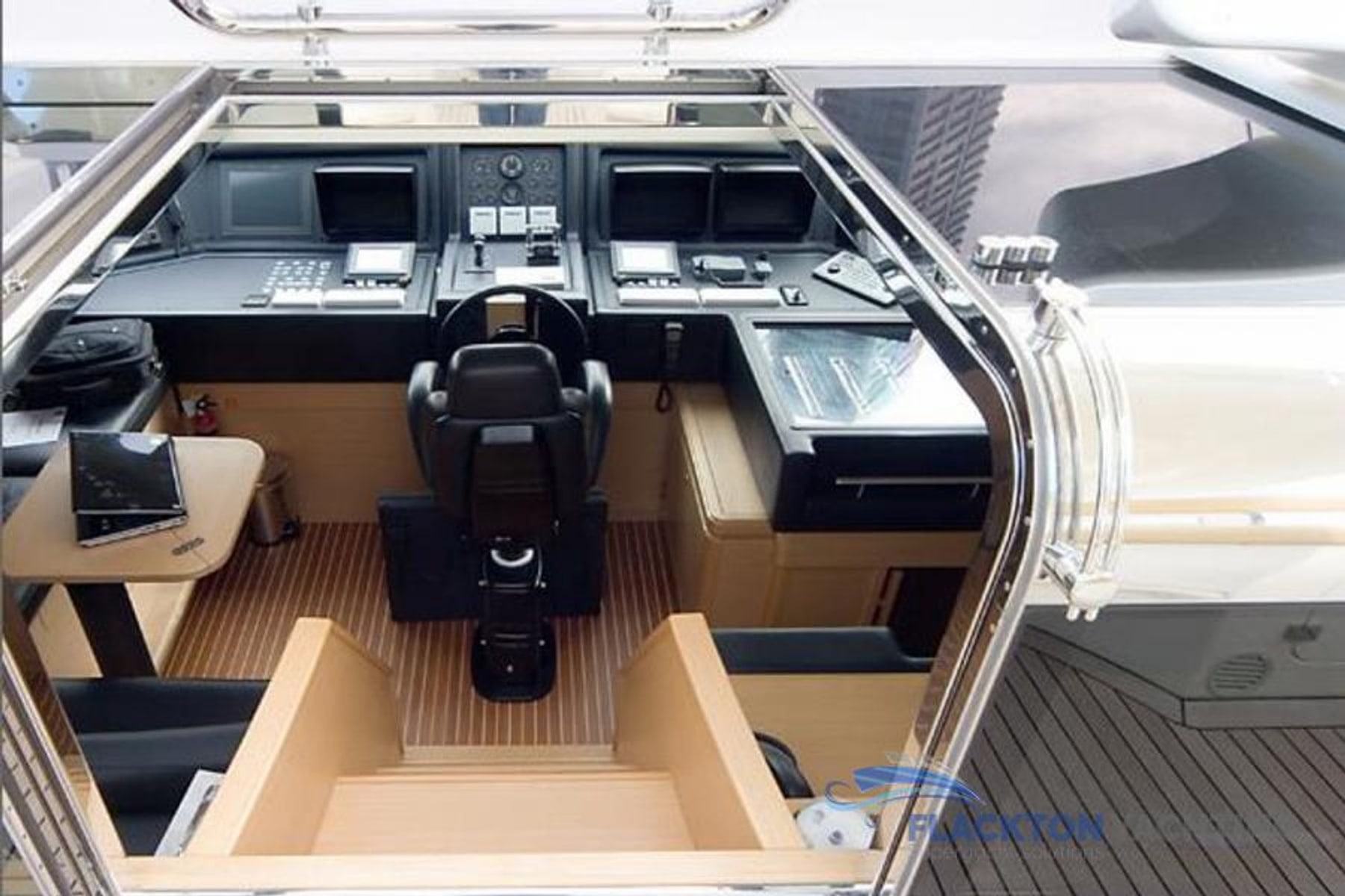 Ferretti Custom Line — 13