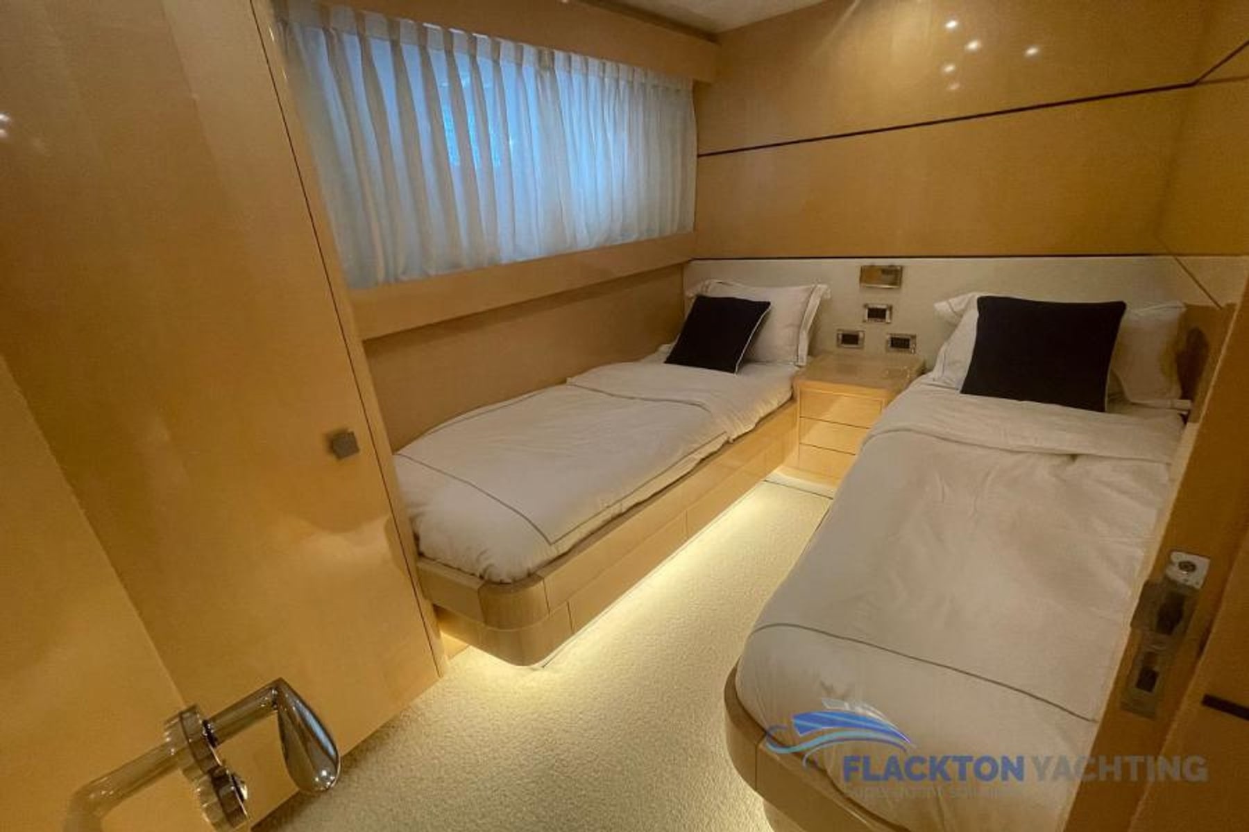 Motor Yacht — 22