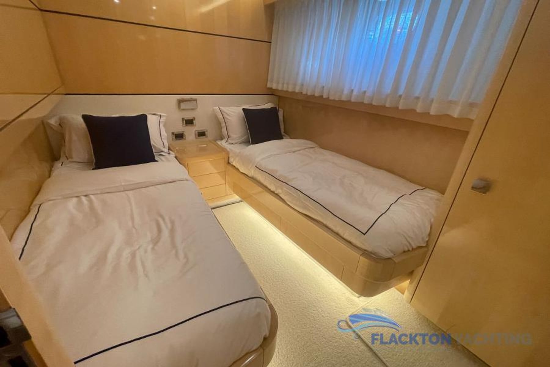 Motor Yacht — 23