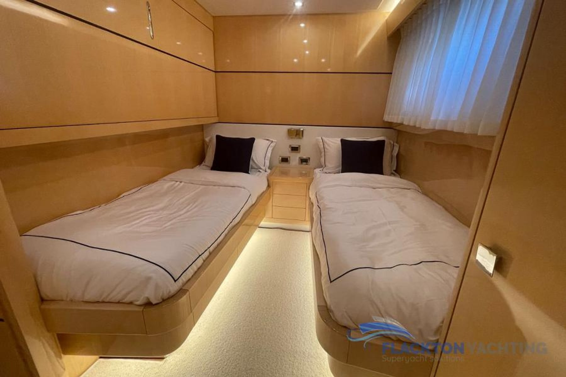Motor Yacht — 28