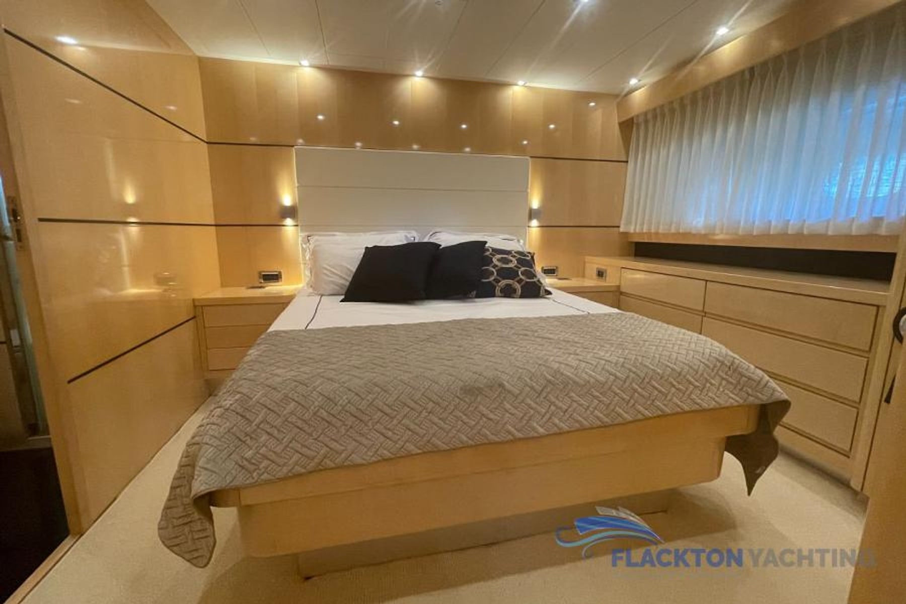 Motor Yacht — 32