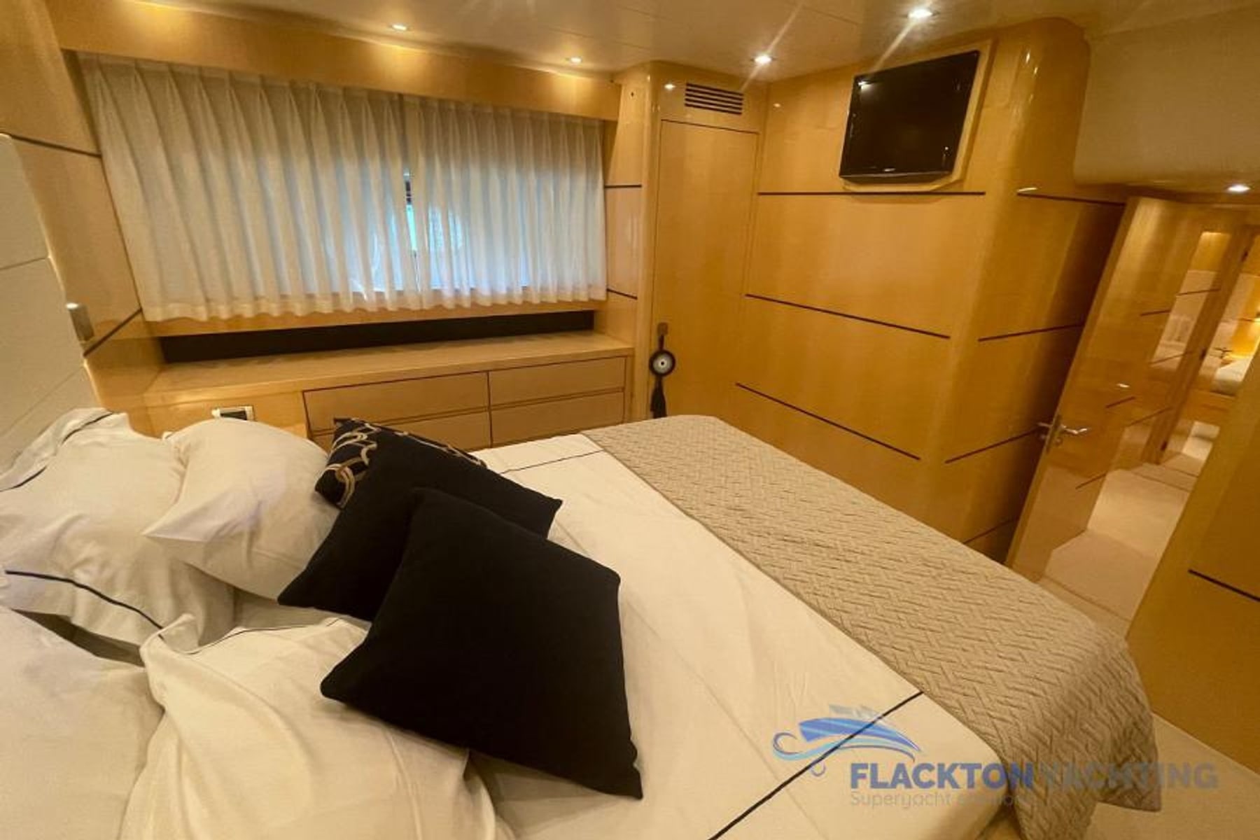 Motor Yacht — 36