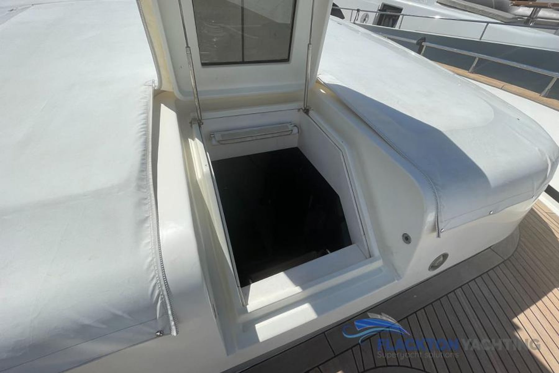 Motor Yacht — 57