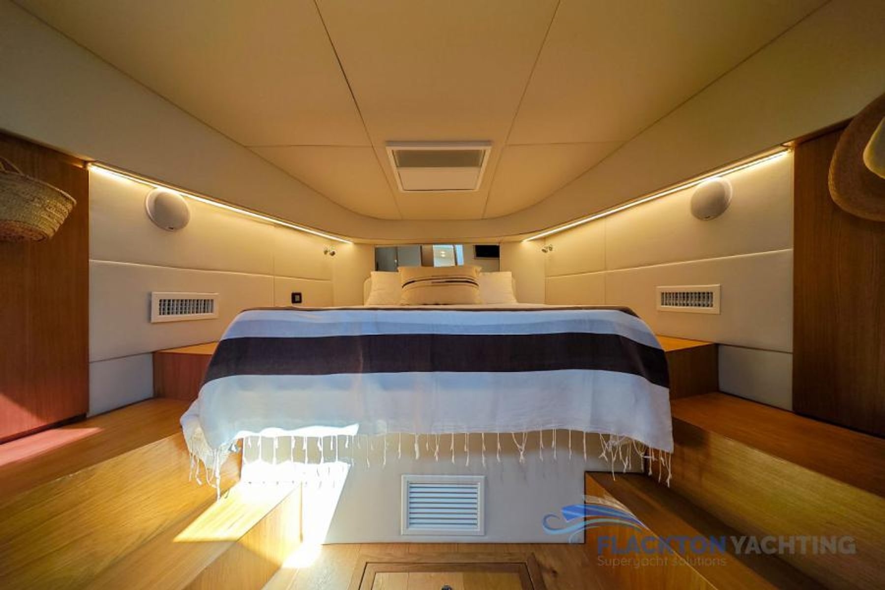 CALA DI LUNA — 20